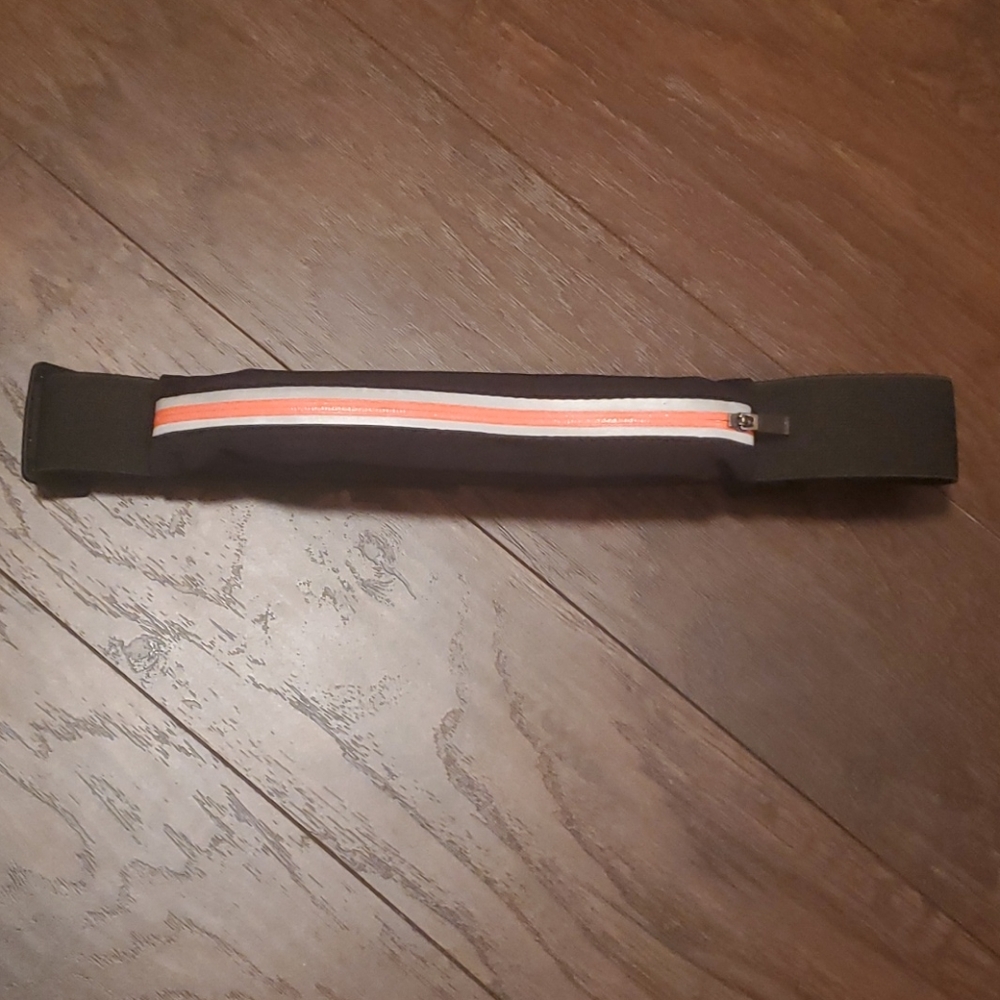 Zyia runners mini pouch